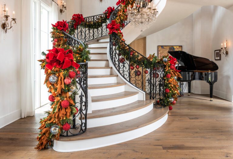 What’s the Secret to Happier Holidays? Professional Holiday Decorators!